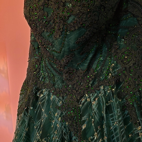 Gorgeous Emerald Green Prom Dress **Like New, Used 1x** - Picture 3 of 11